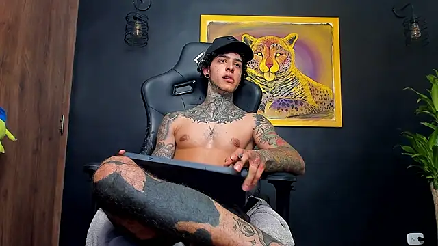 Snapshot of Aron_ford chatting on 02-01-25, 12:18 Aron ford online show from 02-01-25, 12:18