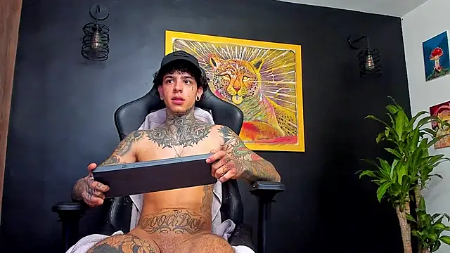 Snapshot of Aron_ford chatting on 02-08-25, 02:05 Aron ford online show from 02-08-25, 02:05