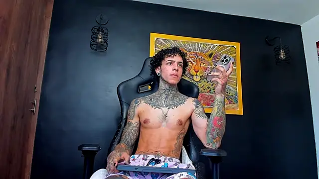 Snapshot of Aron_ford chatting on 03-08-25, 04:39 Aron ford online show from 03-08-25, 04:39