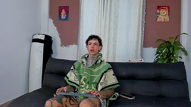 Snapshot of Aron_ford chatting on 10-05-25, 12:14 Aron ford online show from 10-05-25, 12:14