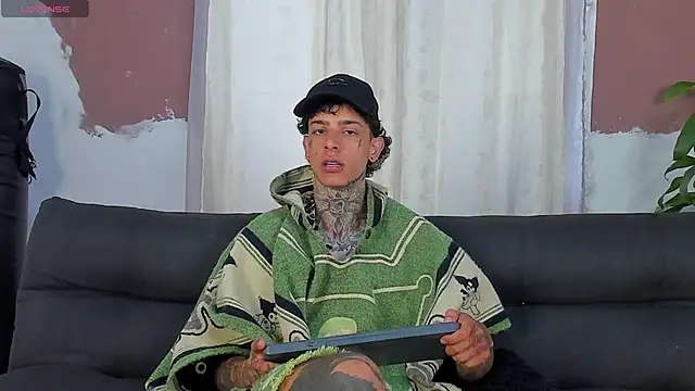 Snapshot of Aron_ford chatting on 10-07-25, 12:13 Aron ford online show from 10-07-25, 12:13