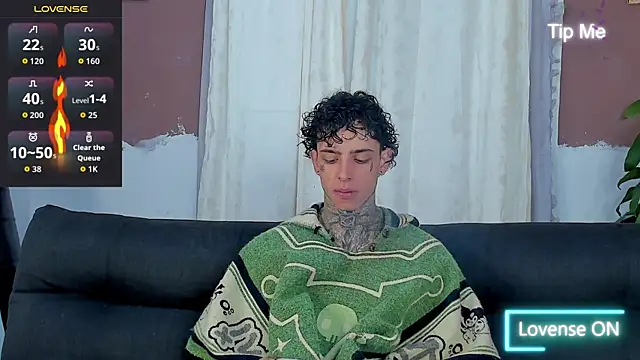 Snapshot of Aron_ford chatting on 10-08-25, 12:47 Aron ford online show from 10-08-25, 12:47