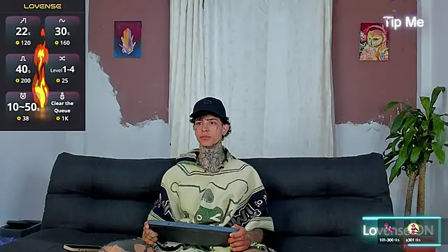 Snapshot of Aron_ford chatting on 10-10-25, 12:37 Aron ford online show from 10-10-25, 12:37