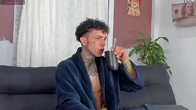 Snapshot of Aron_ford chatting on 10-16-25, 11:55 Aron ford online show from 10-16-25, 11:55