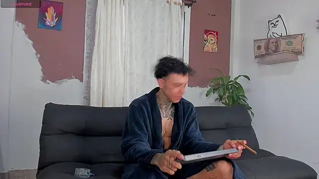 Snapshot of Aron_ford chatting on 10-17-25, 11:57 Aron ford online show from 10-17-25, 11:57