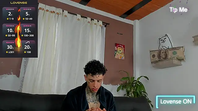 Snapshot of Aron_ford chatting on 10-19-25, 12:28 Aron ford online show from 10-19-25, 12:28