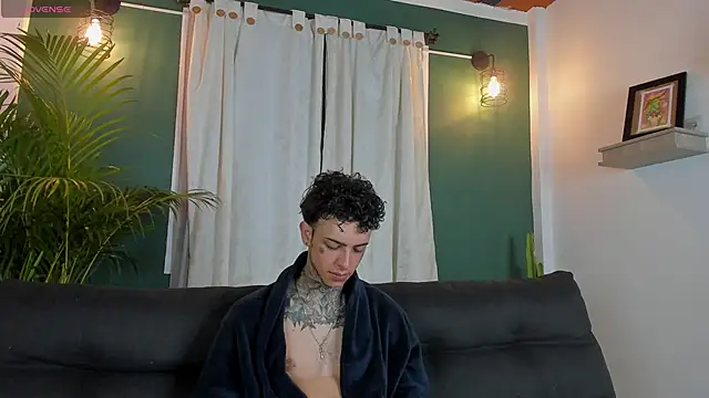 Snapshot of Aron_ford chatting on 11-07-25, 10:04 Aron ford online show from 11-07-25, 10:04