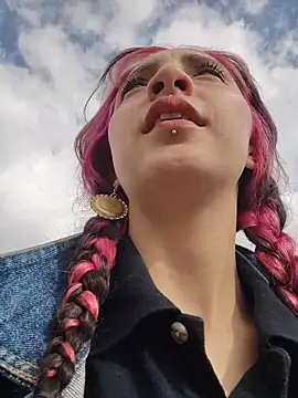  Laary online show from 12-19-25, 08:16