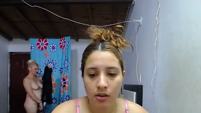 Nicolle Milf online show from 10-28-25, 05:59