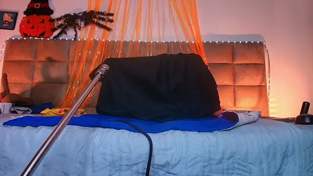 britanyy  online show from 10-15-25, 03:06