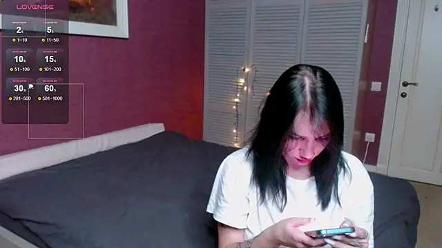 Snapshot of Laura_Key chatting on 10-29-25, 08:32 Laura Key online show from 10-29-25, 08:32