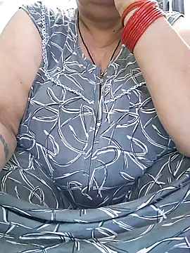 Snapshot of Kavya_XX chatting on 10-12-25, 11:37 Kavya XX online show from 10-12-25, 11:37