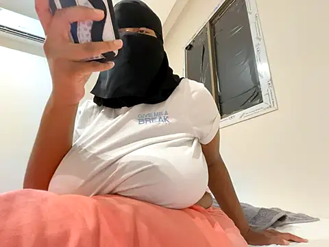 Submissive Arab online show from 11-25-25, 01:27