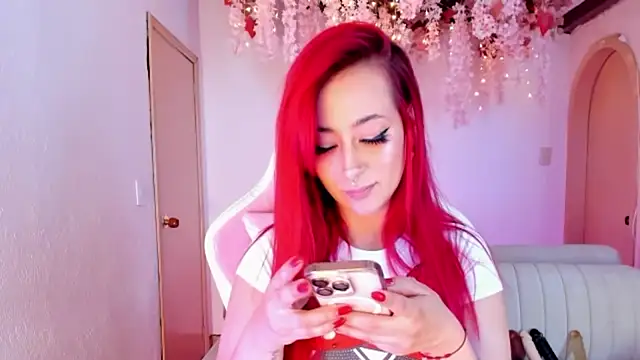 Mia-Bloom online show from 11-05-25, 01:05