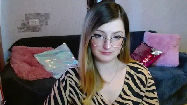 Snapshot of Arielsssplash chatting on 11-20-25, 07:52 Arielsssplash online show from 11-20-25, 07:52