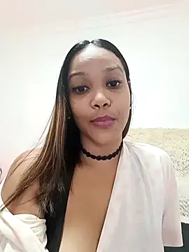 Snapshot of _MoniqueLovay_ chatting on 03-02-25, 06:19 MoniqueLovay online show from 03-02-25, 06:19
