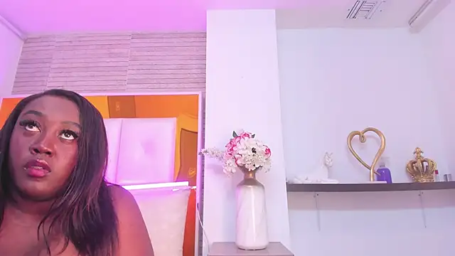 ShaniaBrownn online show from 01-15-25, 11:08