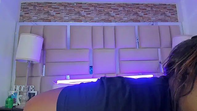 ShaniaBrownn online show from 10-10-25, 07:57