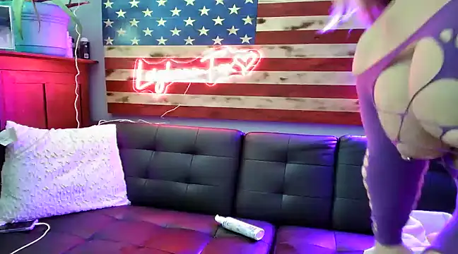 Snapshot of LeighAnnFox chatting on 01-08-25, 10:06 LeighAnnFox online show from 01-08-25, 10:06