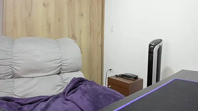 xspecialoomx online show from 12-19-25, 01:07