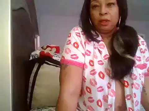 MSweetLindaParks online show from 02-02-25, 02:24