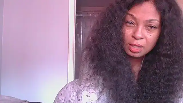 MSweetLindaParks online show from 10-11-25, 04:49