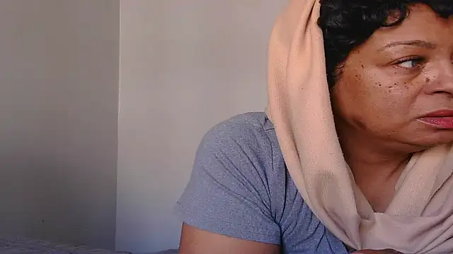 MSweetLindaParks online show from 10-17-25, 06:54