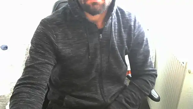 Snapshot of crazybaby5461 chatting on 12-21-25, 08:43 crazybaby5461 online show from 12-21-25, 08:43