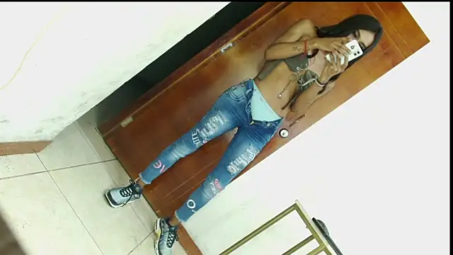 Snapshot of nomy_07 chatting on 02-18-25, 10:27 nomy 07 online show from 02-18-25, 10:27