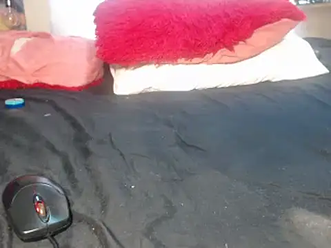 Misswhiteee online show from 02-14-25, 06:02