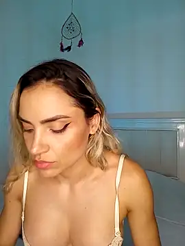 Snapshot of ASHLEY_BLAIR chatting on 02-14-25, 12:51 ASHLEY BLAIR online show from 02-14-25, 12:51
