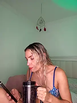 Snapshot of ASHLEY_BLAIR chatting on 10-20-25, 08:20 ASHLEY BLAIR online show from 10-20-25, 08:20