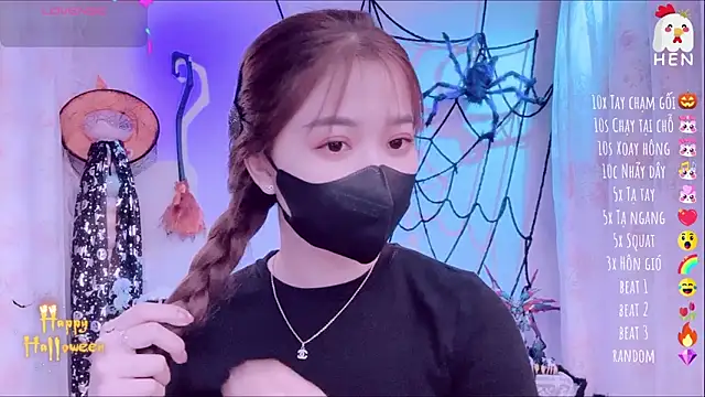 Snapshot of hen237 chatting on 10-29-25, 10:55 hen237 online show from 10-29-25, 10:55