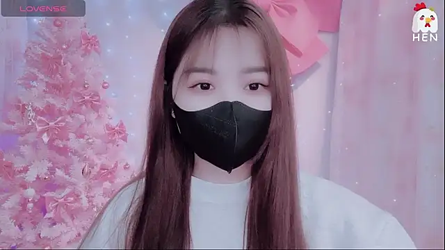 Snapshot of hen237 chatting on 11-25-25, 12:32 hen237 online show from 11-25-25, 12:32