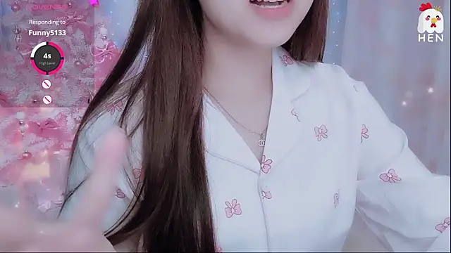 Snapshot of hen237 chatting on 12-18-25, 06:14 hen237 online show from 12-18-25, 06:14