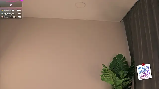 Snapshot of YaYaGirls chatting on 03-11-25, 11:12 YaYaGirls online show from 03-11-25, 11:12