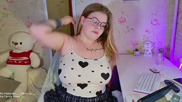 sinnamon  online show from 10-13-25, 04:51