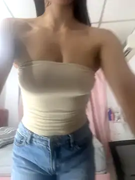 Snapshot of victoria_027 chatting on 12-05-25, 02:14 victoria 027 online show from 12-05-25, 02:14