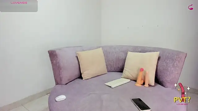 Snapshot of victoria_027 chatting on 04-10-26, 04:12 victoria 027 online show from 04-10-26, 04:12