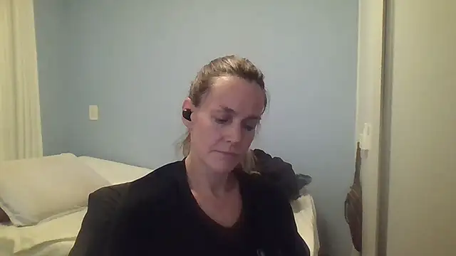 Annylove1 online show from 10-18-25, 12:13