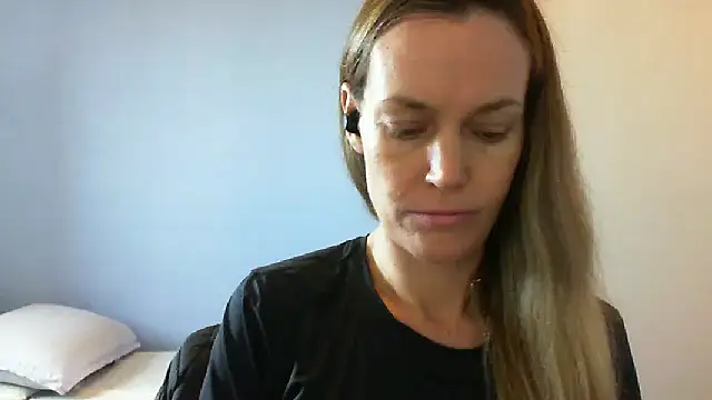 Annylove1 online show from 11-19-25, 10:48