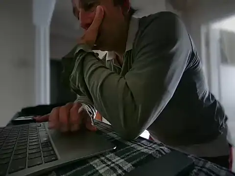 Snapshot of ALPHANDRE chatting on 02-21-26, 08:04 ALPHANDRE online show from 02-21-26, 08:04