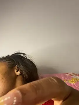  yisela  online show from 10-18-25, 02:14