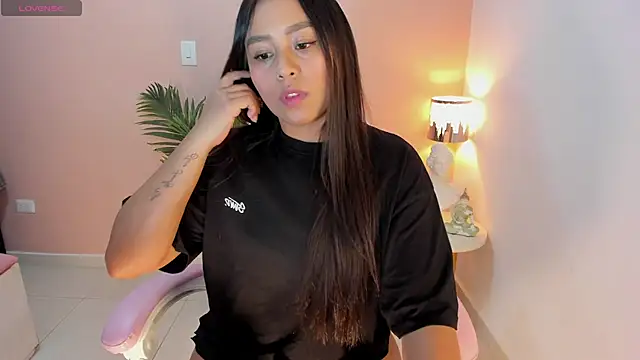 Snapshot of Ciara8 chatting on 10-27-25, 01:37 Ciara8 online show from 10-27-25, 01:37