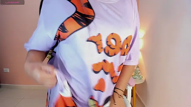 Snapshot of Ciara8 chatting on 11-10-25, 11:42 Ciara8 online show from 11-10-25, 11:42