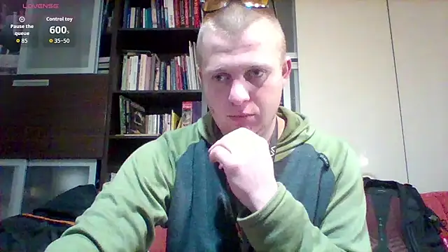 Snapshot of Matttthees chatting on 11-17-25, 08:36 Matttthees online show from 11-17-25, 08:36