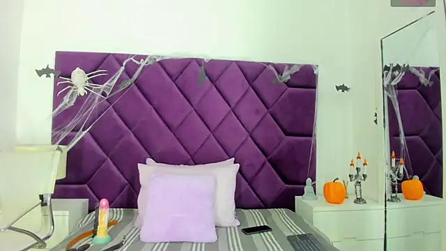 Snapshot of AlmaSean chatting on 11-09-25, 03:38 AlmaSean online show from 11-09-25, 03:38