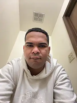 Snapshot of marhi32 chatting on 11-26-25, 12:17 marhi32 online show from 11-26-25, 12:17