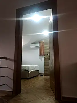 Snapshot of Bellydancerhot chatting on 10-22-25, 03:01 Bellydancerhot online show from 10-22-25, 03:01