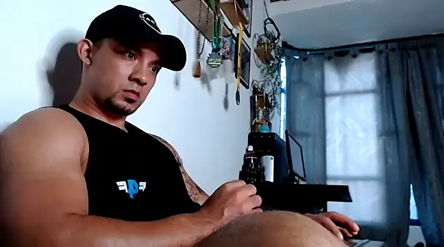 Snapshot of SimonRoberth chatting on 01-15-25, 10:35 SimonRoberth online show from 01-15-25, 10:35